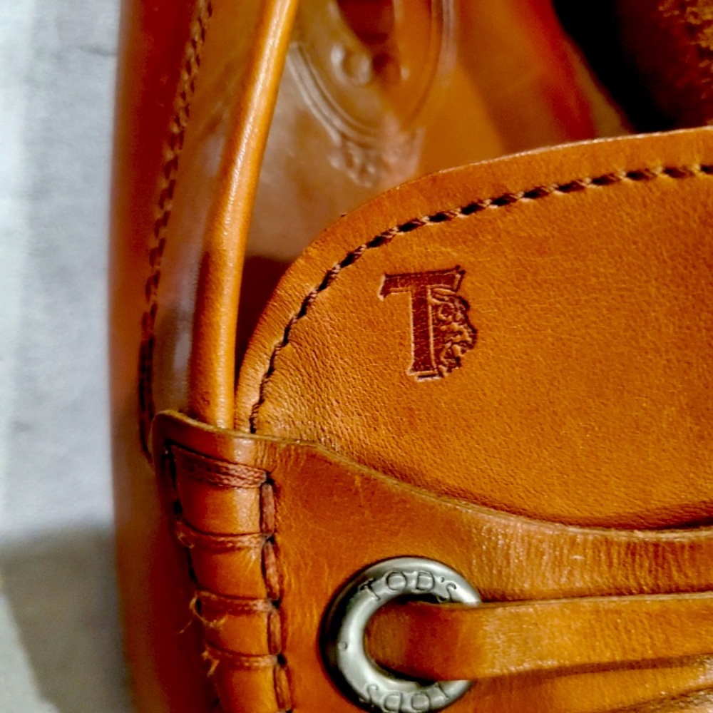 Tods brown leather loafer